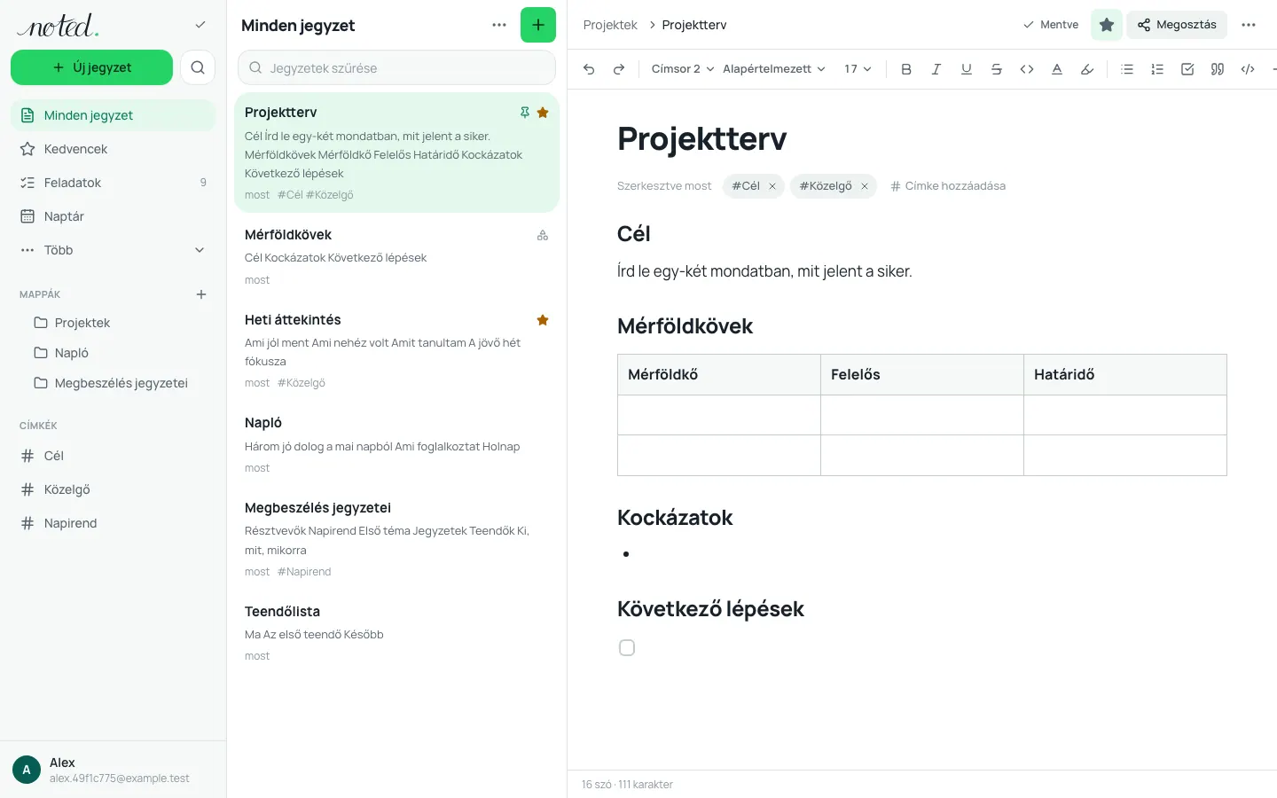 A noted. szerkesztője egy megnyitott jegyzettel a mappalista mellett
